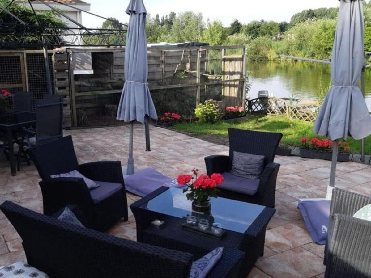 Fantastic Villa In Ooltgensplaat With Jetty Exterior photo
