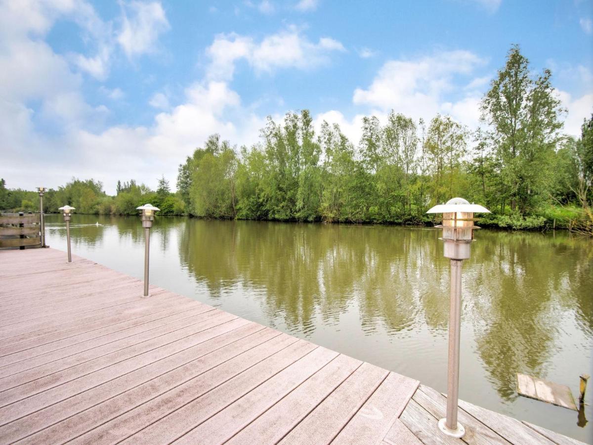 Fantastic Villa In Ooltgensplaat With Jetty Exterior photo