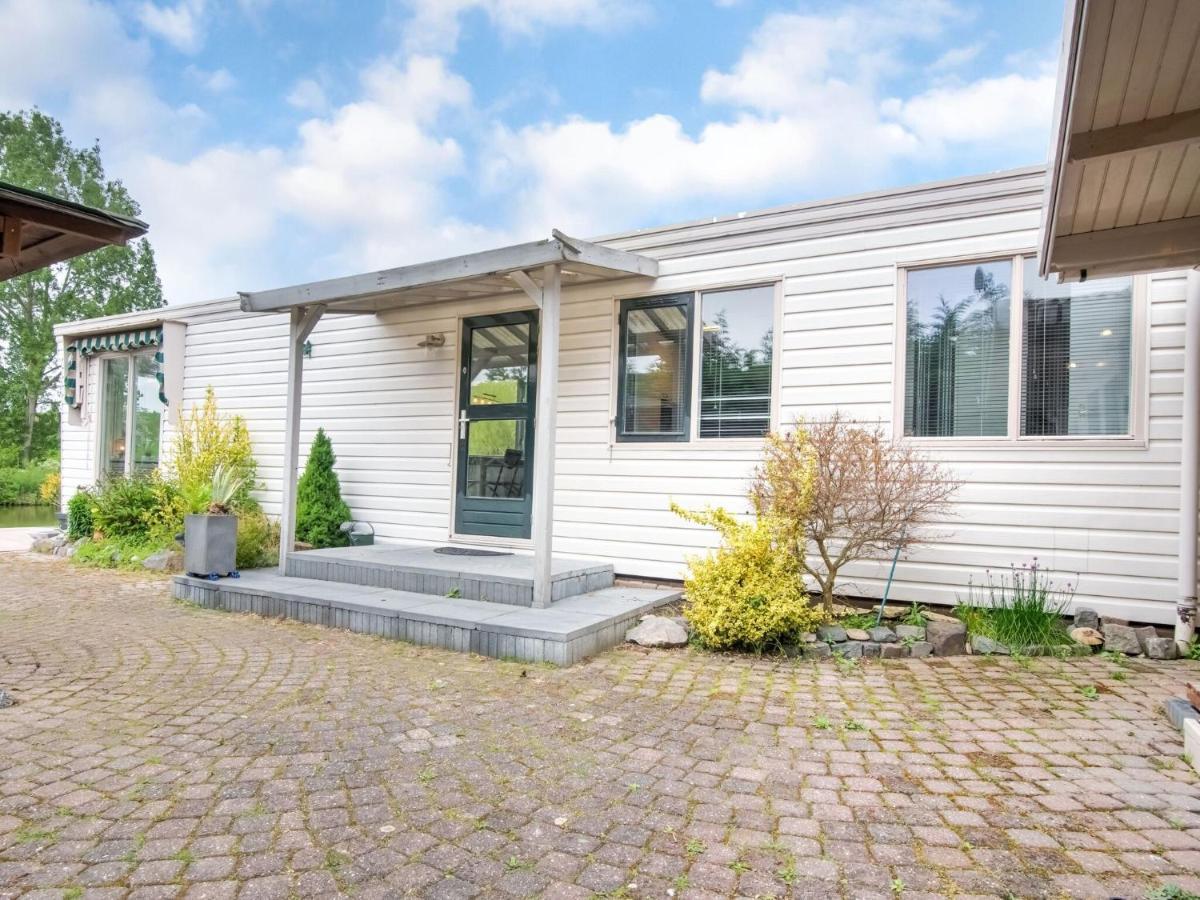 Fantastic Villa In Ooltgensplaat With Jetty Exterior photo