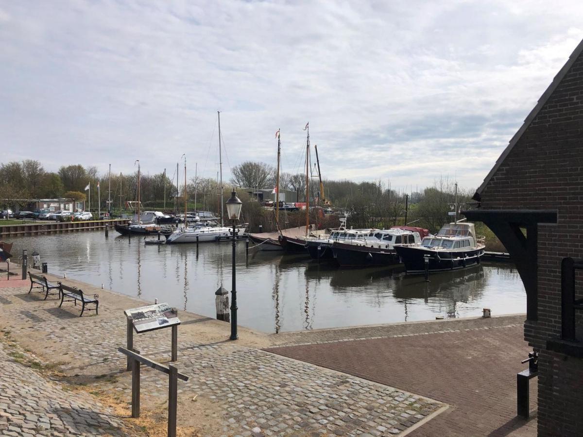 Fantastic Villa In Ooltgensplaat With Jetty Exterior photo
