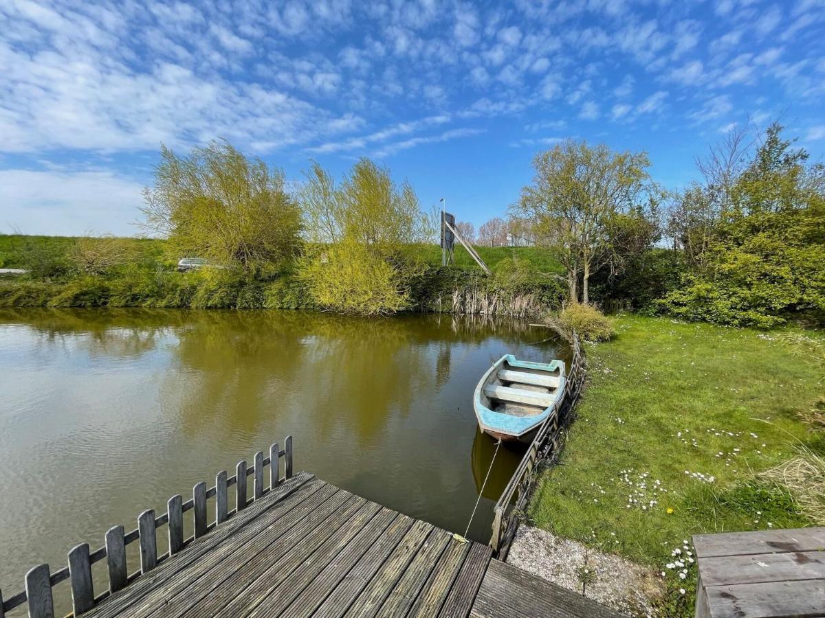 Fantastic Villa In Ooltgensplaat With Jetty Exterior photo