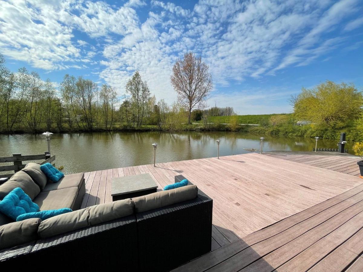 Fantastic Villa In Ooltgensplaat With Jetty Exterior photo